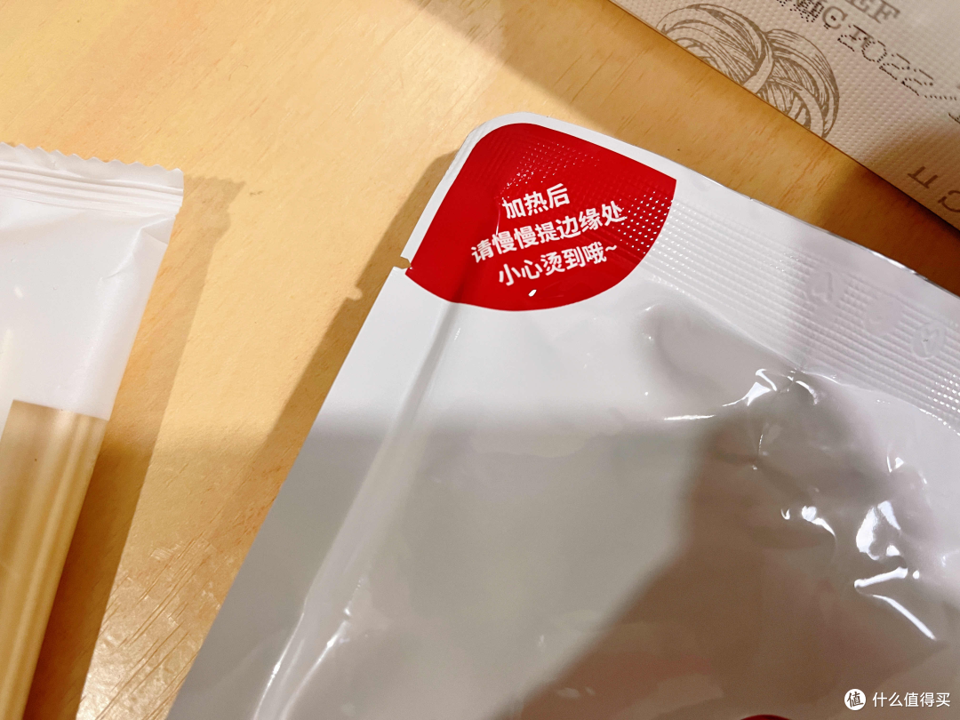 今日份面食分享!好吃到汤汁都喝光光,锋味派川香厚切牛腩空心面品尝体验