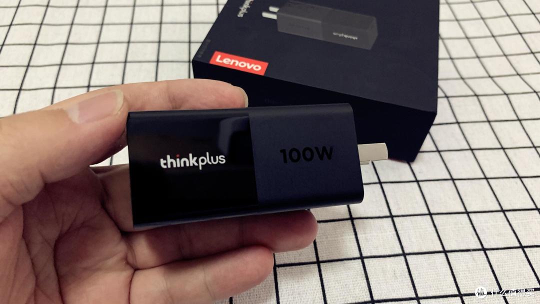 小巧便携、满分精致——联想thinkplus口红电源