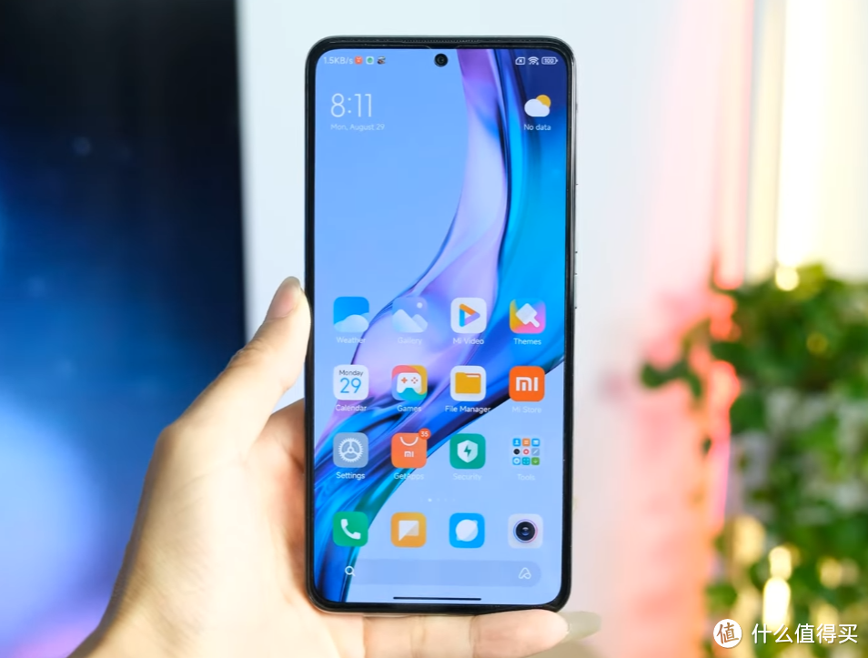卢伟冰打造的高端机,12GB+256GB,搭载骁龙8+从3399元降到3099元