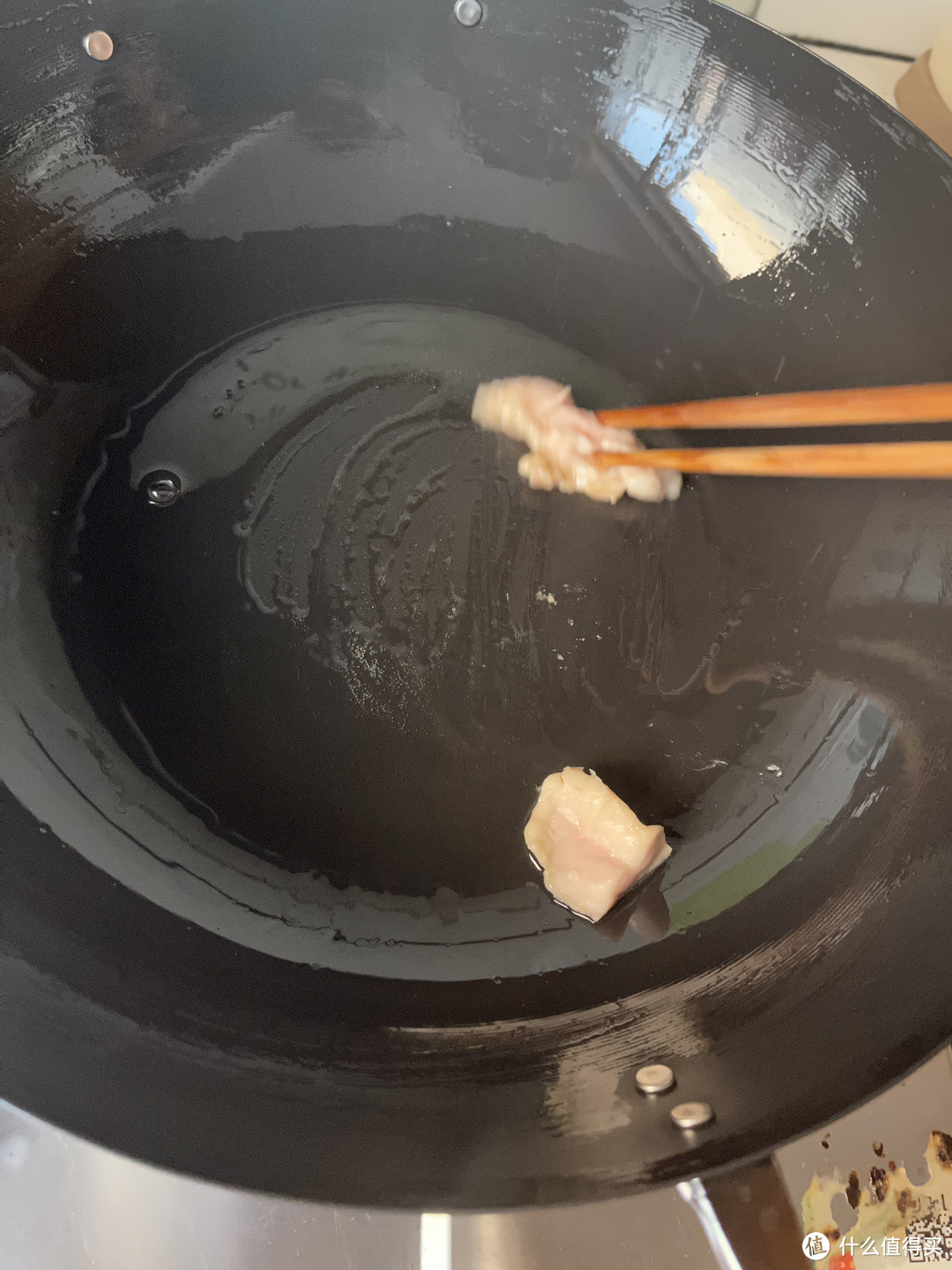 窒化铁锅究竟有什么神奇“魔力”？日本吉奈无涂层铁锅分享，附开锅方法教程，建议收藏！