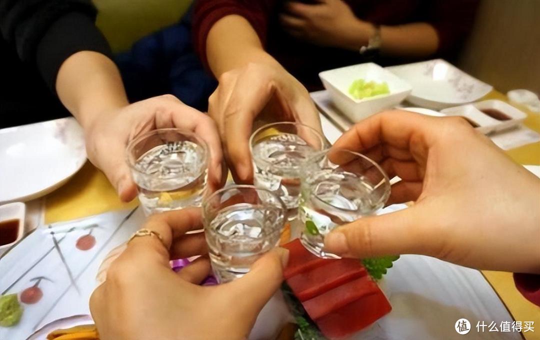 1斤白酒等于多少瓶啤酒？学会公式计算，过年回家拼酒不再吃亏