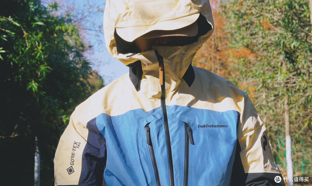 户外服装不想「撞色」？不妨试试PeakPerformance壁克峰VERTICAL雪服