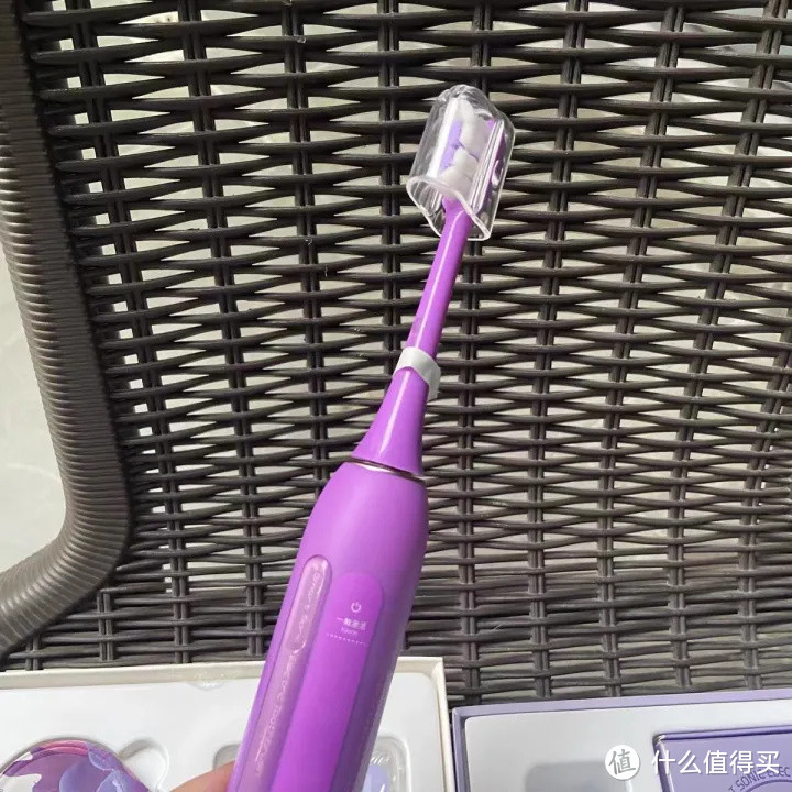 电动牙刷和普通牙刷哪个好？infly电小懒5代电动牙刷，一款真正的黑科技、用了就不想换的电动牙刷