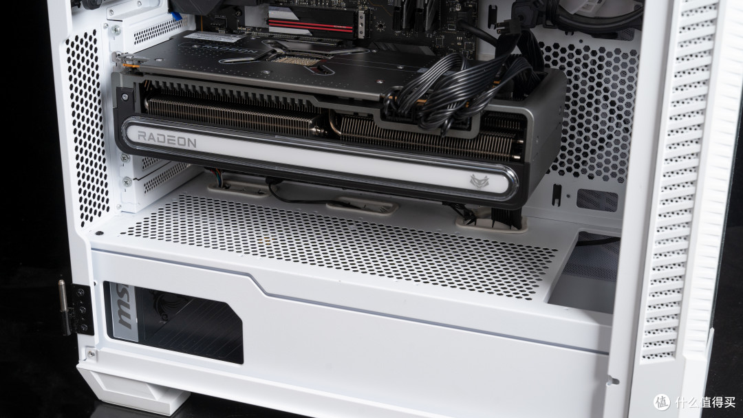 蓝宝石RX 7900 XTX 超白金OC显卡评测,RTX 4080的4K游戏强劲对手