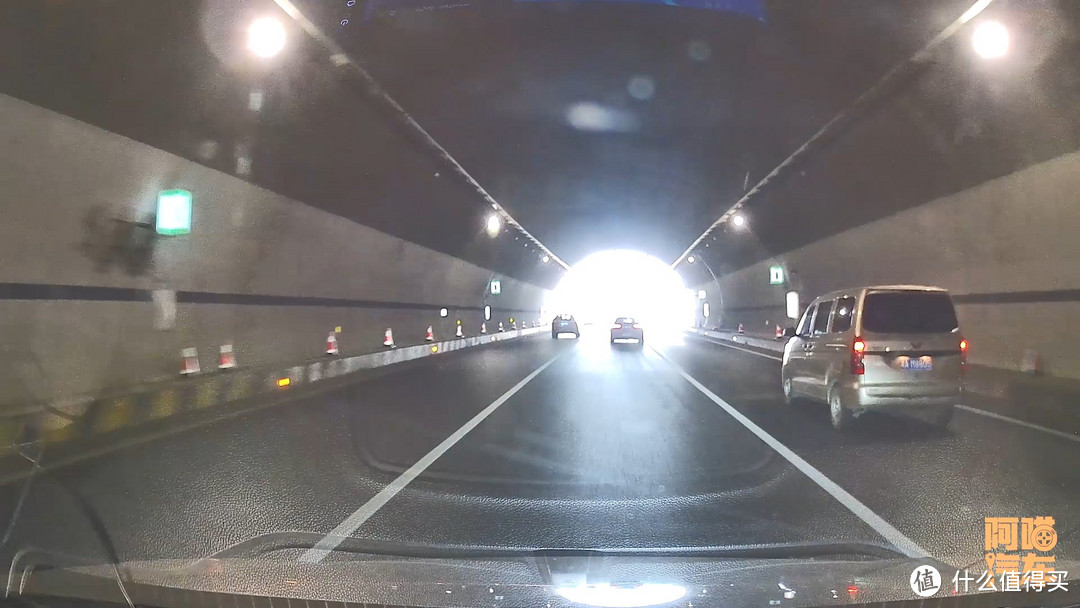 山西高速隧道车祸致7死，记住六条隧道驾驶经验，全都是干货