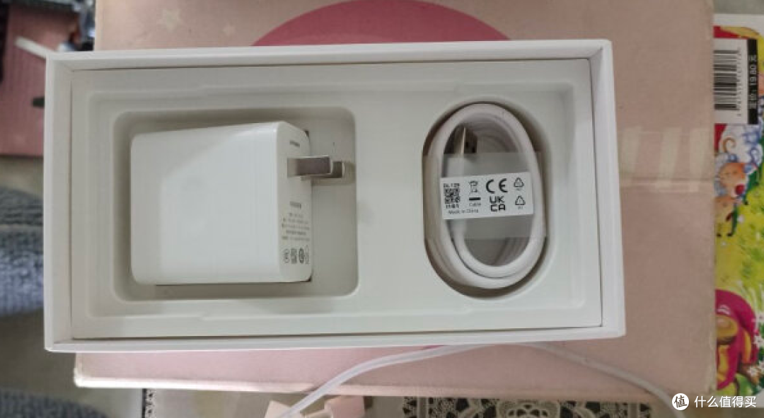 真我10 Pro+，2160Hz旗舰曲面屏，一亿像素相机