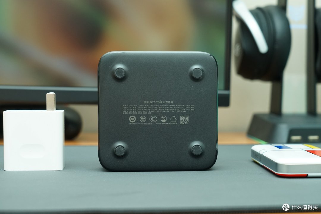 一个顶六个,桌面更简洁:超实用的绿联200W氮化镓充电器
