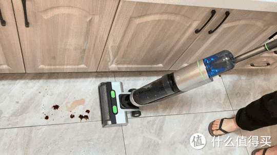 一芯家超级芯智能洗地机吸拖洗烘+除菌五合一，让清洁更自由
