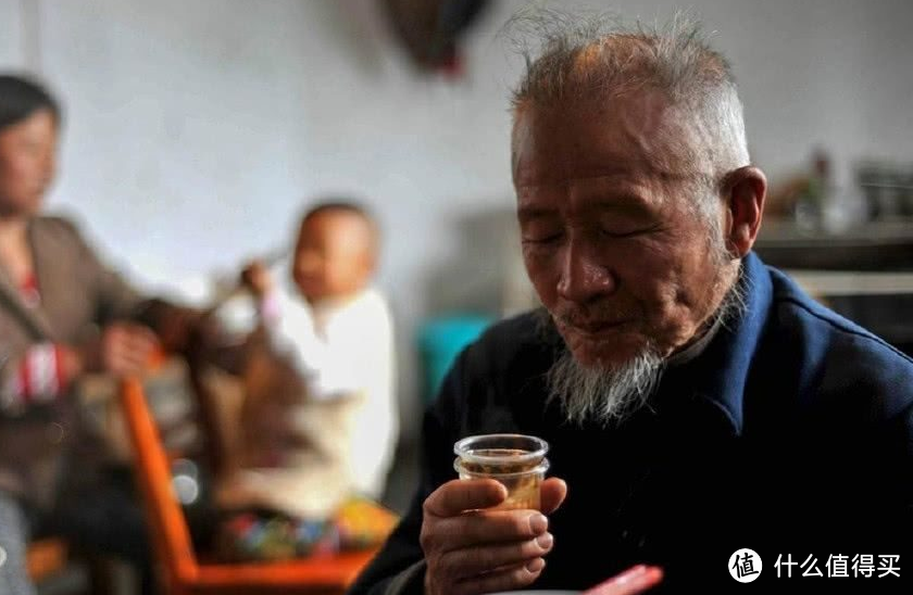 山东70岁大爷，每天6两白酒，喝了33年，如今身体怎么样？
