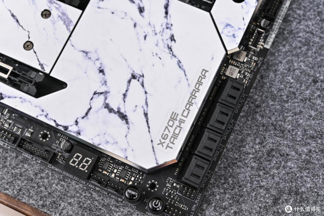 紧凑型风冷中塔——华擎X670E Taichi Carrara+恩杰H5 Flow装机展示