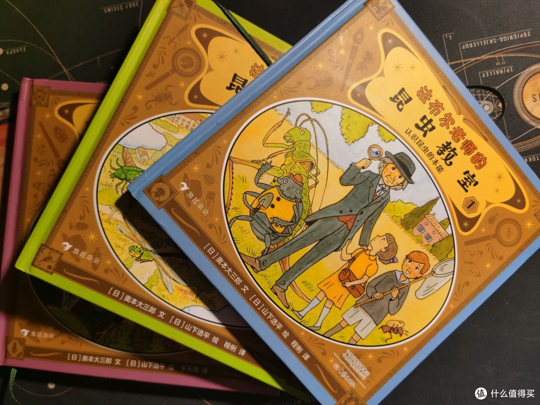 一套三本,非常漂亮的图书