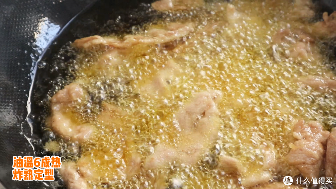 大厨必学硬菜“锅包肉”，酸甜适口、外焦里嫩，上桌一盘不够吃