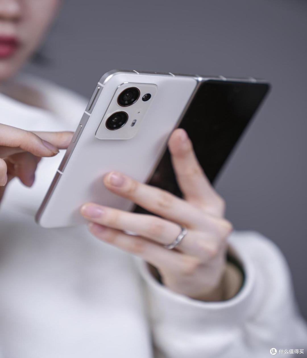 轻巧好用、值得重用！OPPO Find N2深度测评：核心配置全面升级