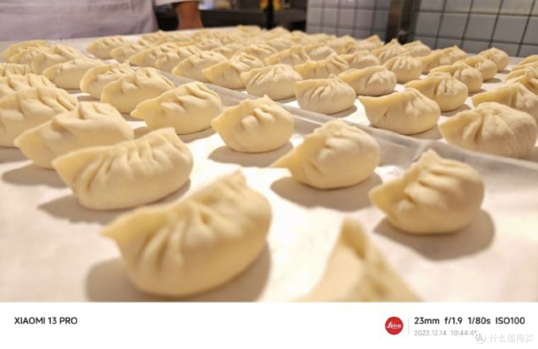 在小米13Pro 徕卡75mm长焦镜头下，
冬至美食更添诱人滋味~