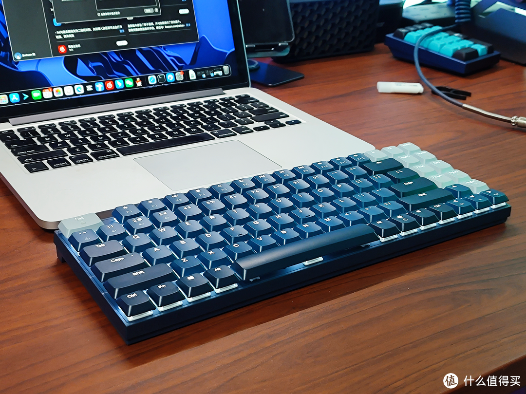 针对性极强的精准设计丨绿联KU102双模矮轴机械键盘开箱评测