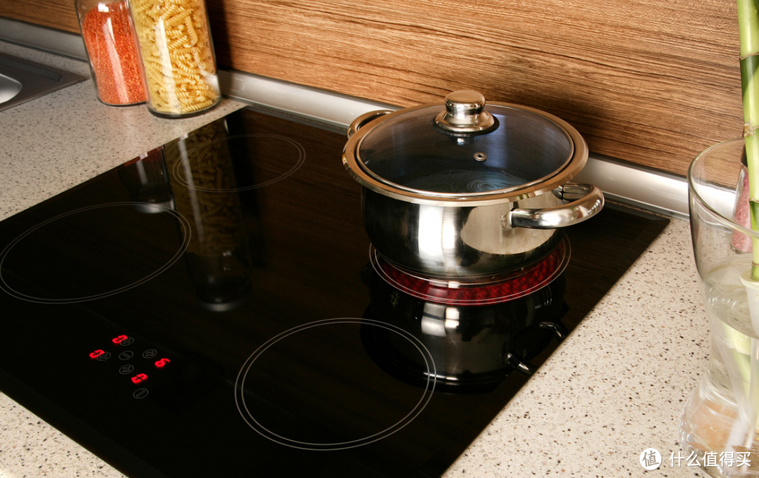 好的平底锅必备优点：没有涂层、容易清洁，铸铁煎锅完全满足！