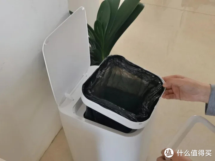 拓牛智能垃圾桶T1S实测：一款能自动打包、换袋的智能垃圾桶！
