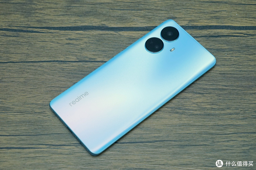不到2千!送礼好选择,一亿像素曲面屏的真我10 Pro+了解一下?