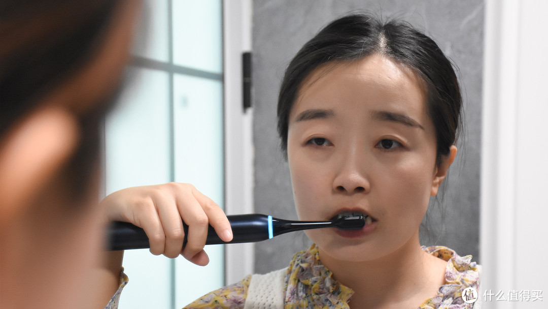 EIZI亦己超净AI智能牙刷：高效清洁，智能呵护
