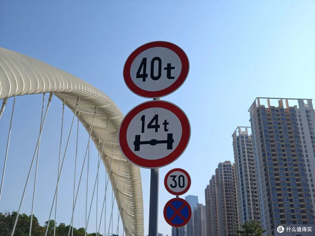 努比亚 Z50:最便宜的骁龙 8 Gen 2,性价比真就高吗?