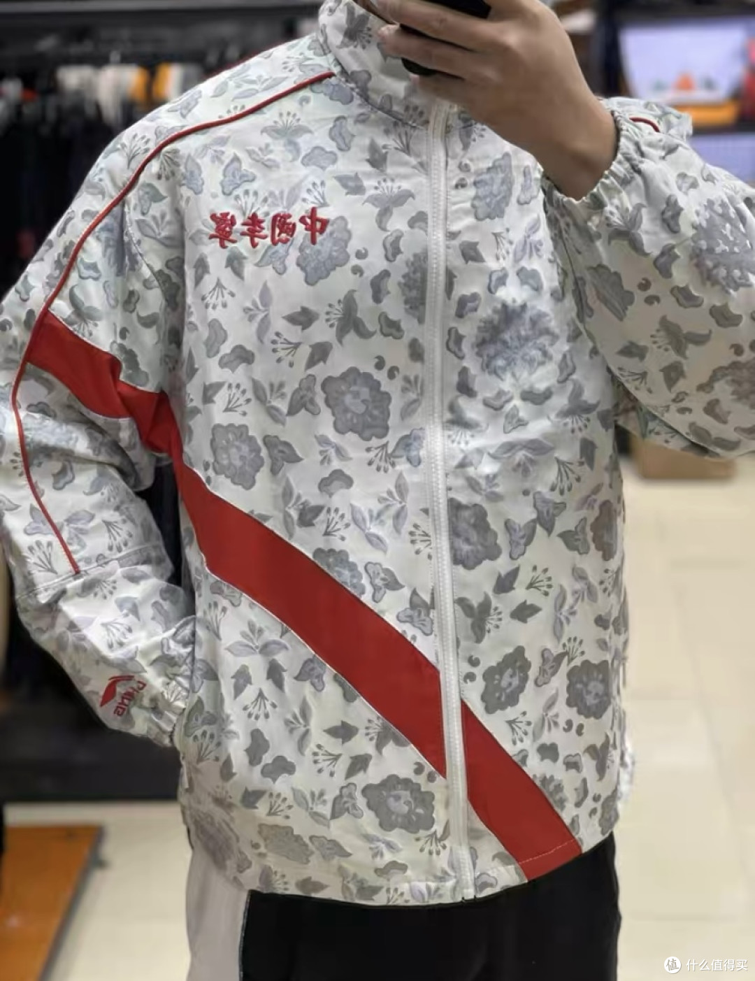 中国李宁巴黎走秀款满印外套 中国红颜色太好看了!