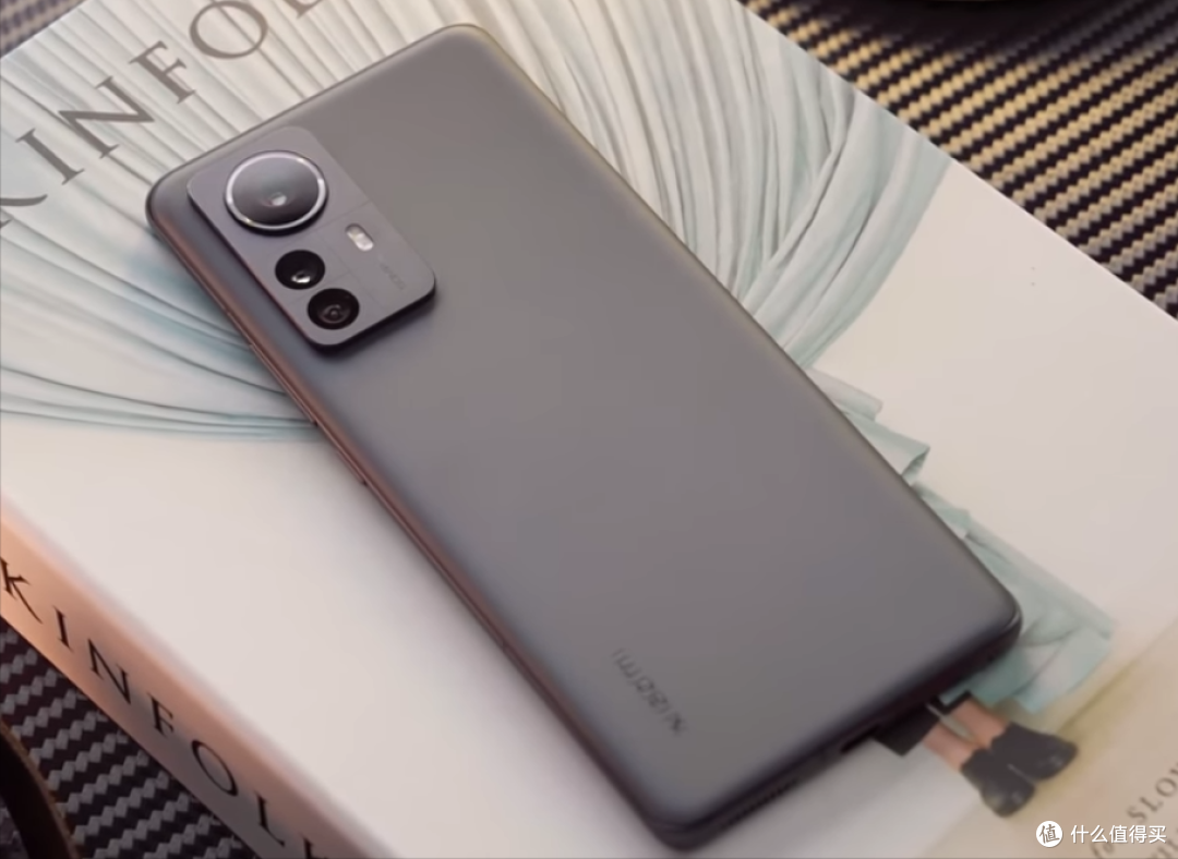 12GB+256GB+2KE5屏幕，发布一年下跌2000元，雷军这次很“良心”