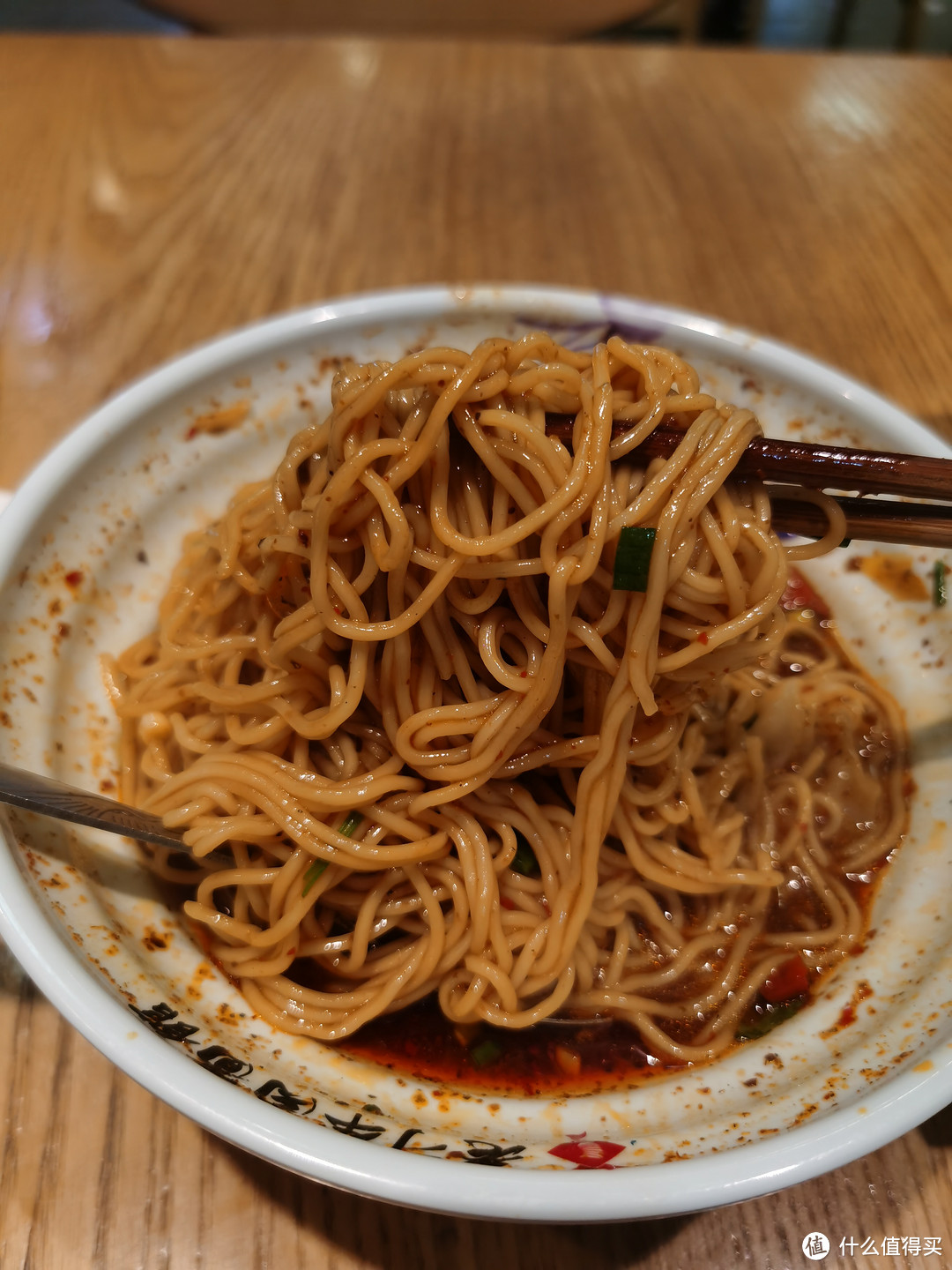 芜湖丨来老刁牛肉面馆吃牛肉云吞面，配赤豆酒酿，火辣冰爽十足。