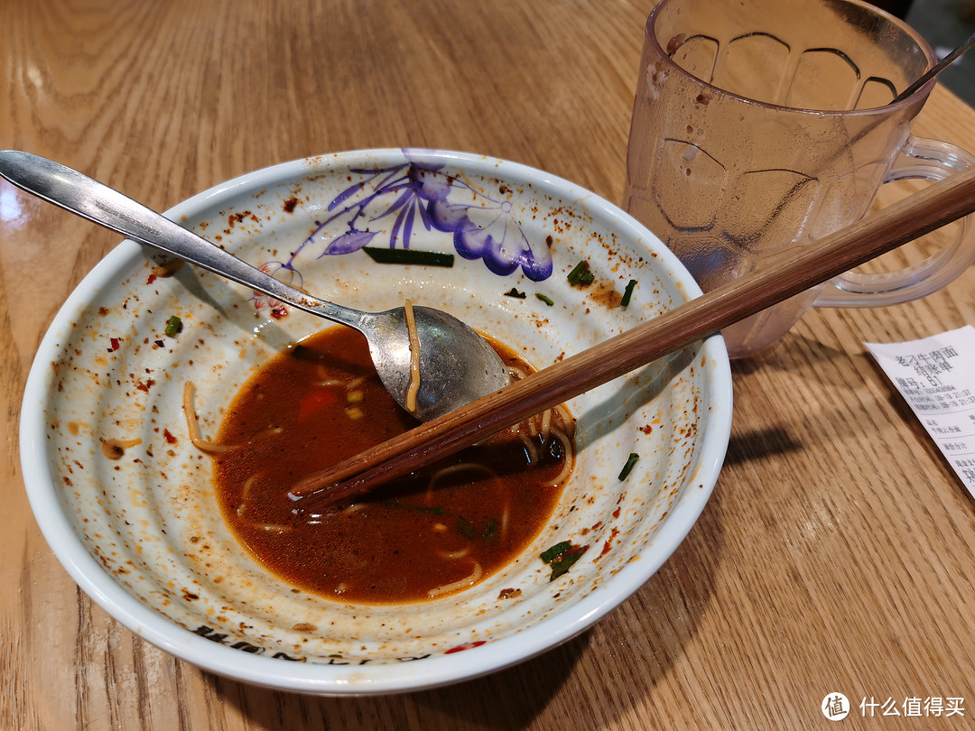 芜湖丨来老刁牛肉面馆吃牛肉云吞面，配赤豆酒酿，火辣冰爽十足。