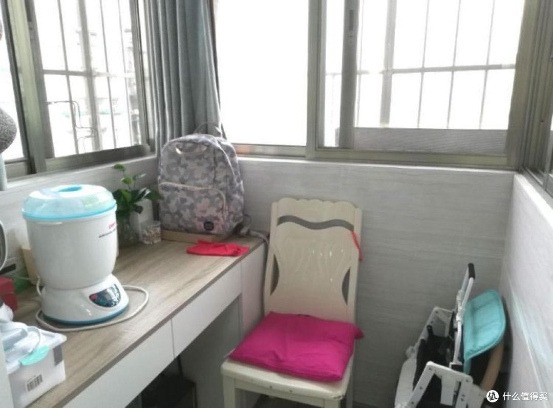 一家三口的小蜗居，57㎡两居室格局，5㎡阳台爆改成书房和洗衣房