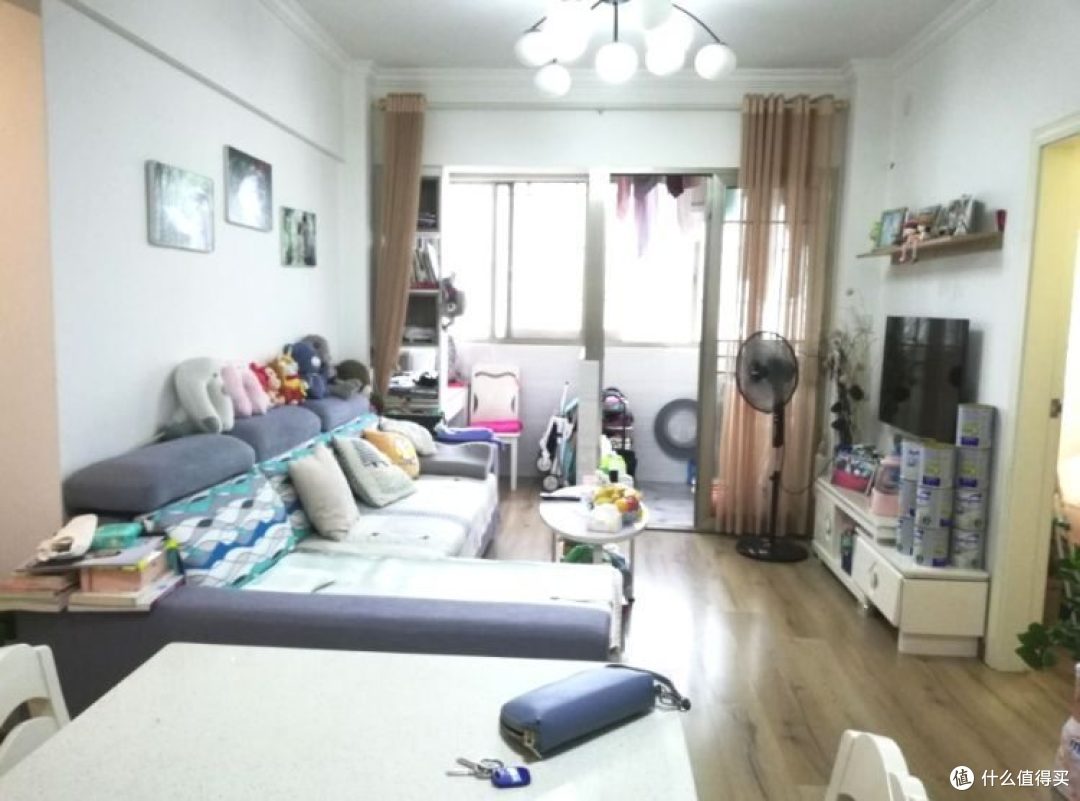 一家三口的小蜗居，57㎡两居室格局，5㎡阳台爆改成书房和洗衣房