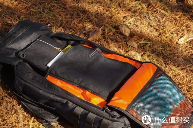 巨能装到底有多能装?城市通勤必备,NITECORE BP23玄墨多功能双肩包