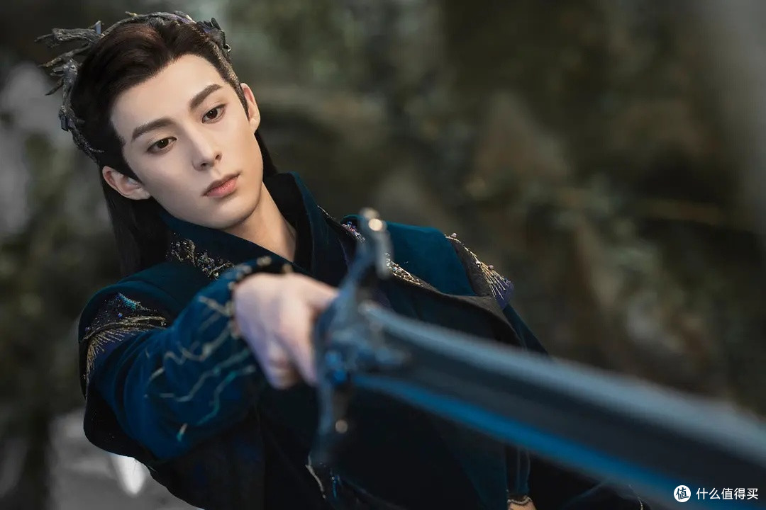 小兰花则不想月族和仙族之间发生战争,某种程度上水云天是小兰花要