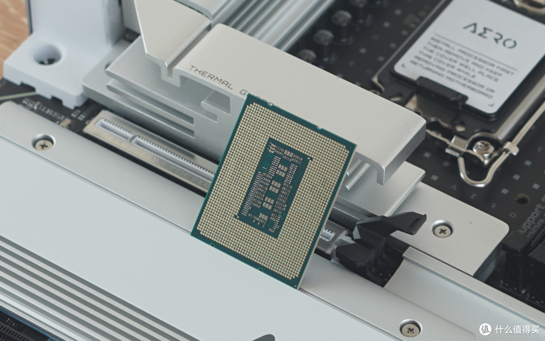 简洁黑白银风格,i7 13700KF+Z790AERO G+DDR5 6000装机体验!