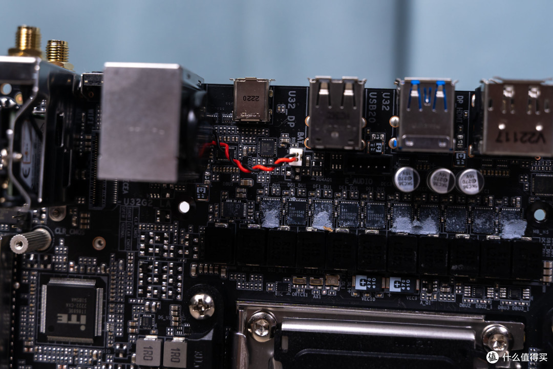 用料优秀接口丰富!技嘉b650i aorus ultra主板拆解