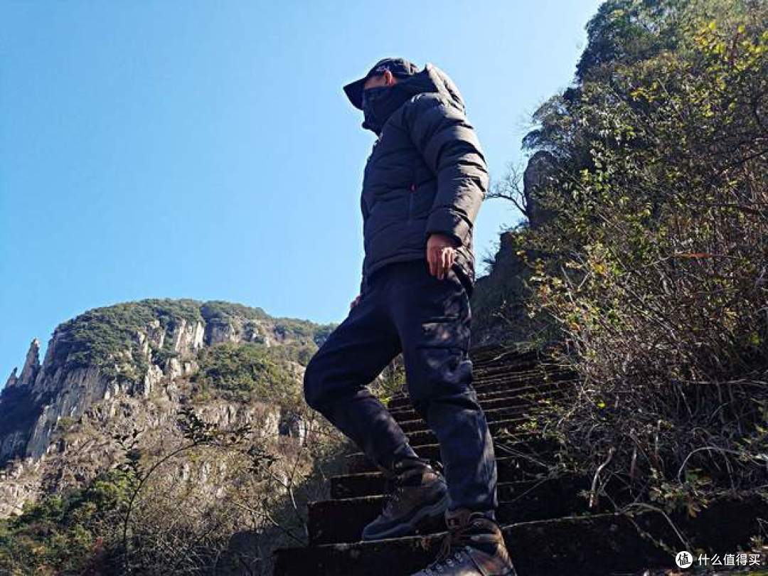 阳过保暖穿什么?黑冰羽绒和软壳