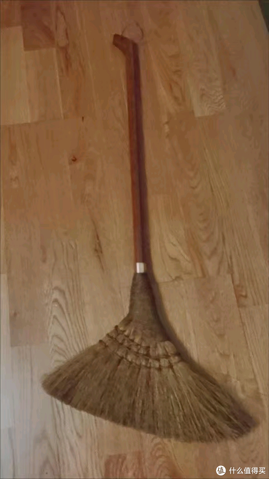 纯天然的棕榈丝扫帚。