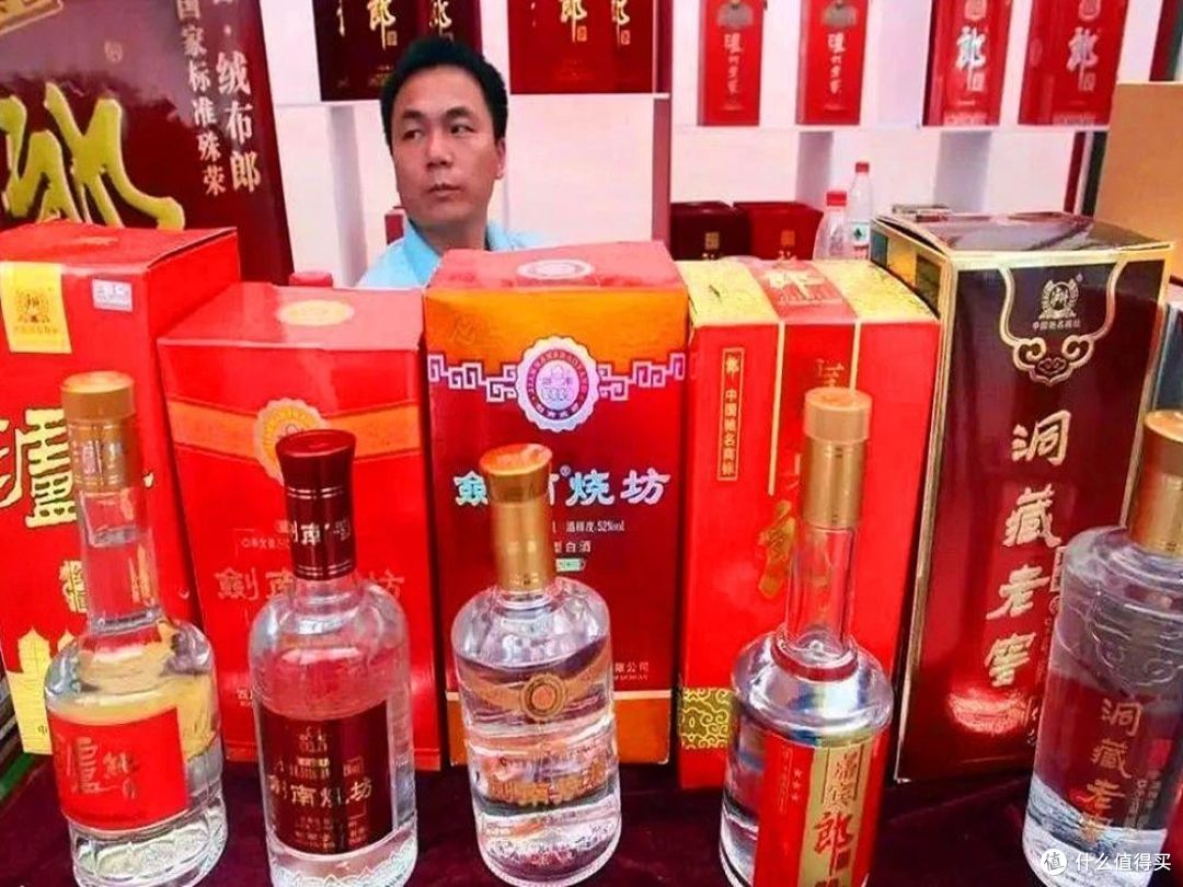 年底参加酒局,3种酒别带上桌,当心丢人又尴尬,白花钱还不落好