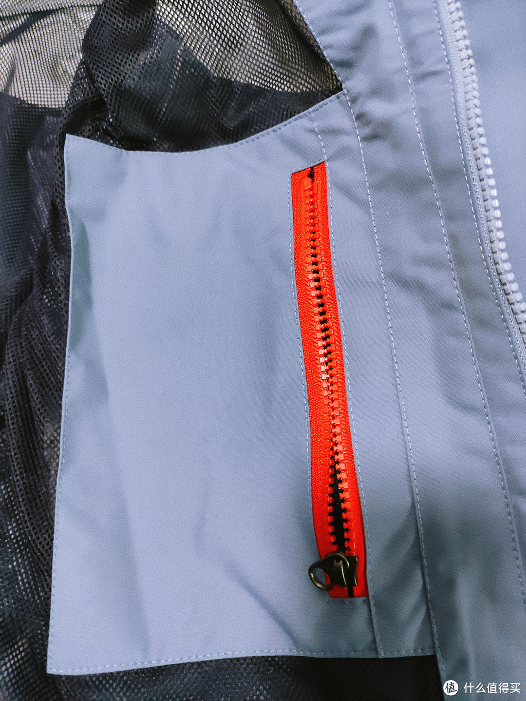 这件迪卡侬防水夹克，让你漫步于斜风细雨中也无需撑伞御寒