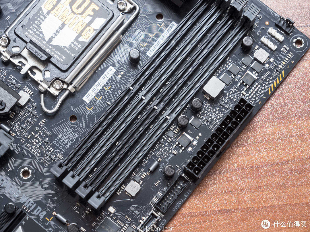 华硕TUF B760M-PLUS WIFI D4主板开箱拆解：迈入主流的13代LGA1700