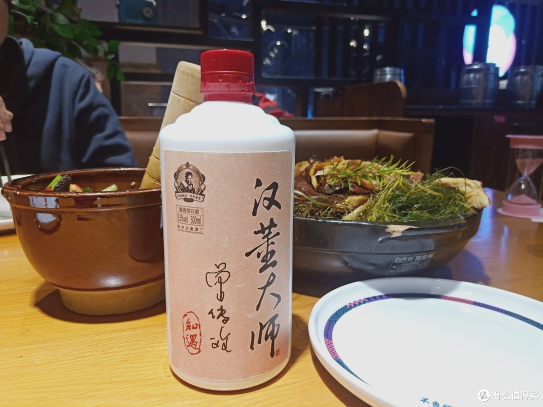 酒桌上,当对方出现3种行为,摆明了是看不上你,劝你认清现实