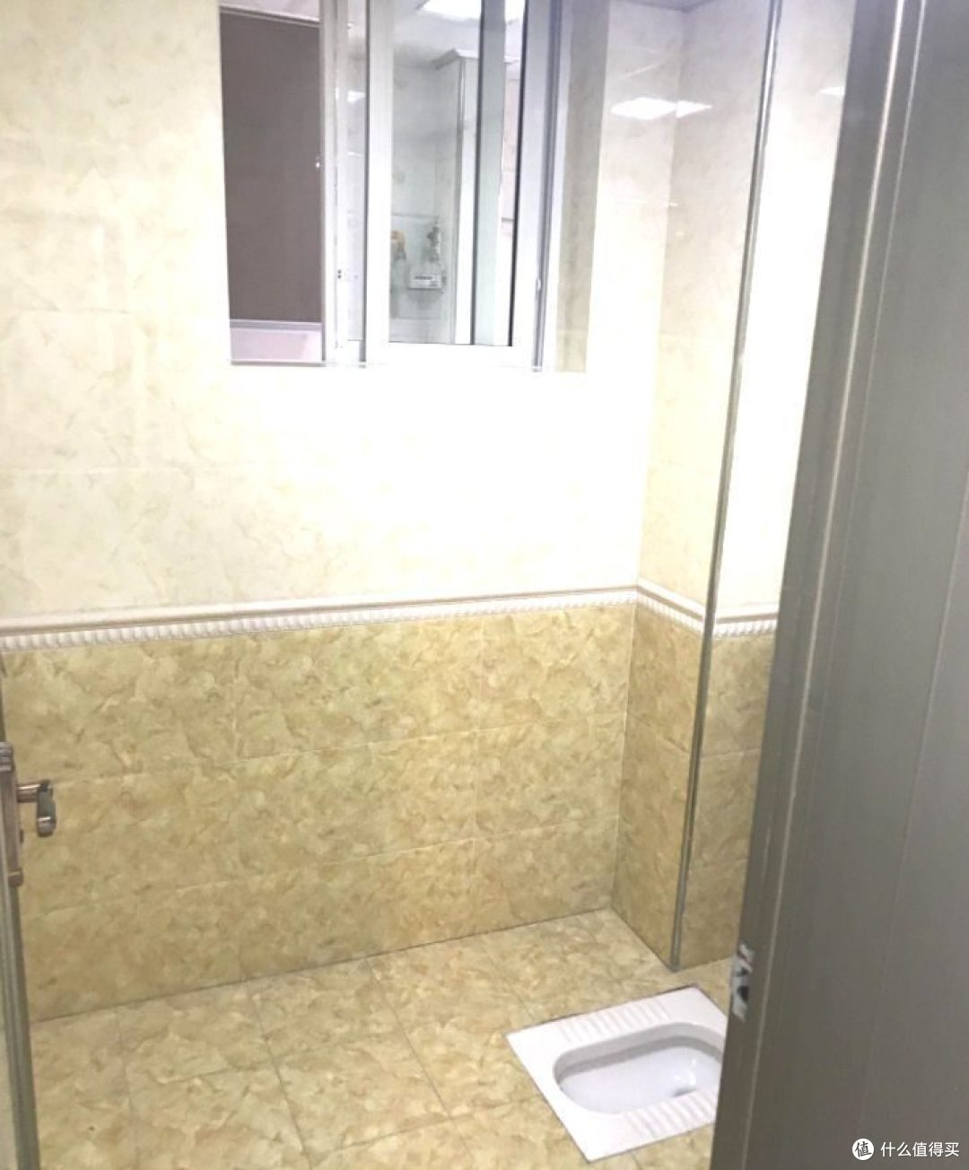 90㎡三居室新房,客餐厅全屋贴瓷砖,没想到简装也能整出高级感