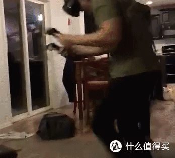 PICO 4 新春礼盒开箱测评，这才叫智能科技国潮年货新标杆！