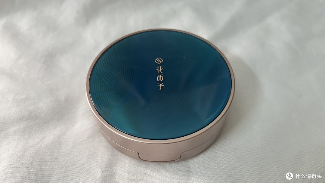 作为大油皮我真的爱惨了这款散粉！真的会打开你定妆世界的大门，粉质很细腻像烟雾一样