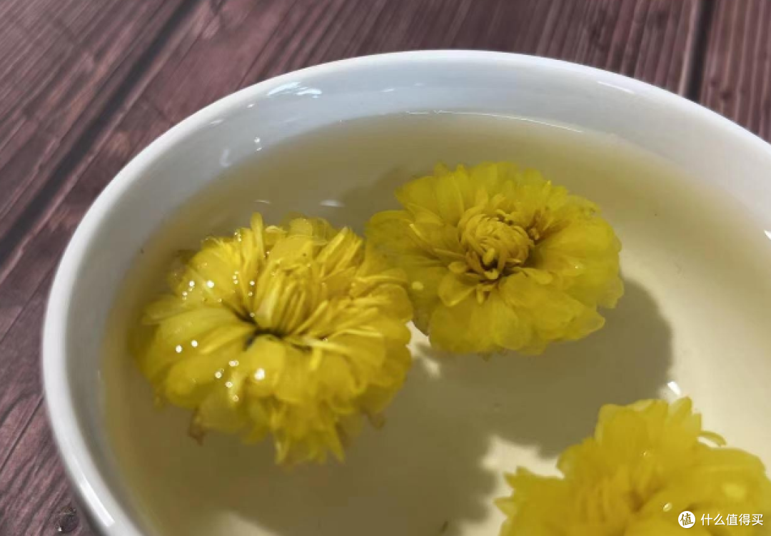 50岁过后,家中常备菊花茶,没事泡一杯,清凉解渴,早喝早受益