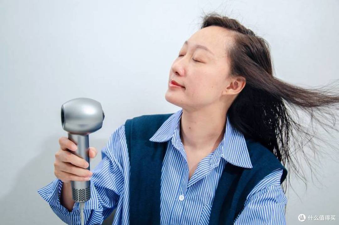 高颜值、高浓负离子——SYLPH仙如TURBO擎智能高速吹风机 