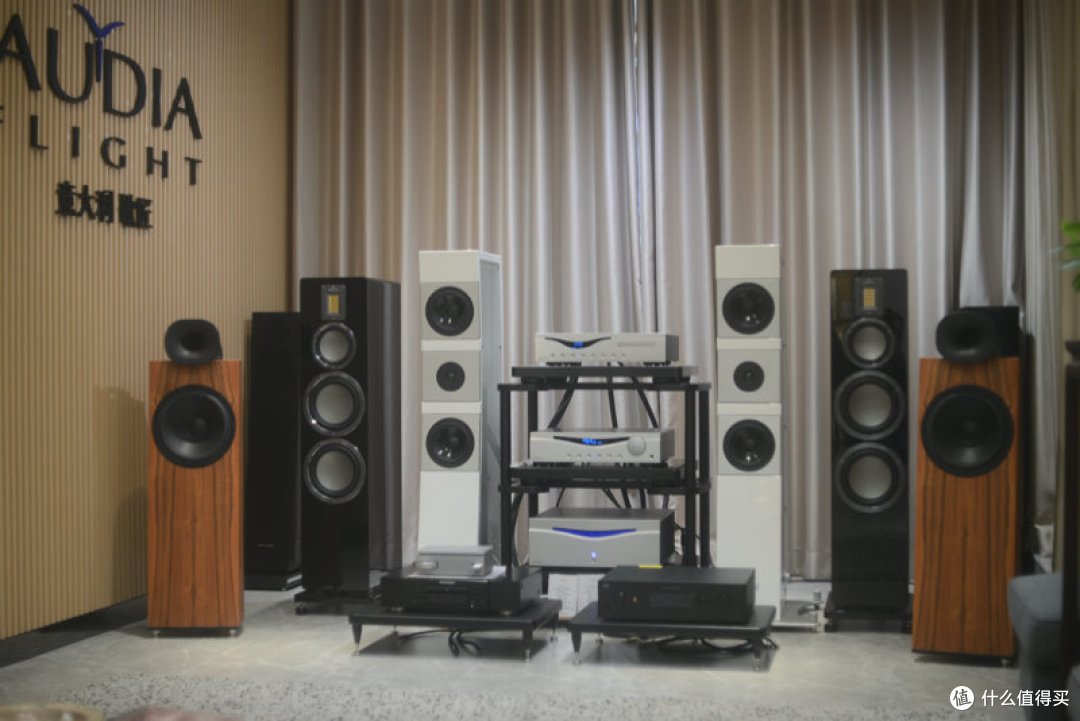 试听的当天，功放使用了Audia Flight的FLS1前级和FLS4立体声后级，音箱分别是Audiovector QR7和布鲁门贺夫GENUIN FS3/II两款音箱