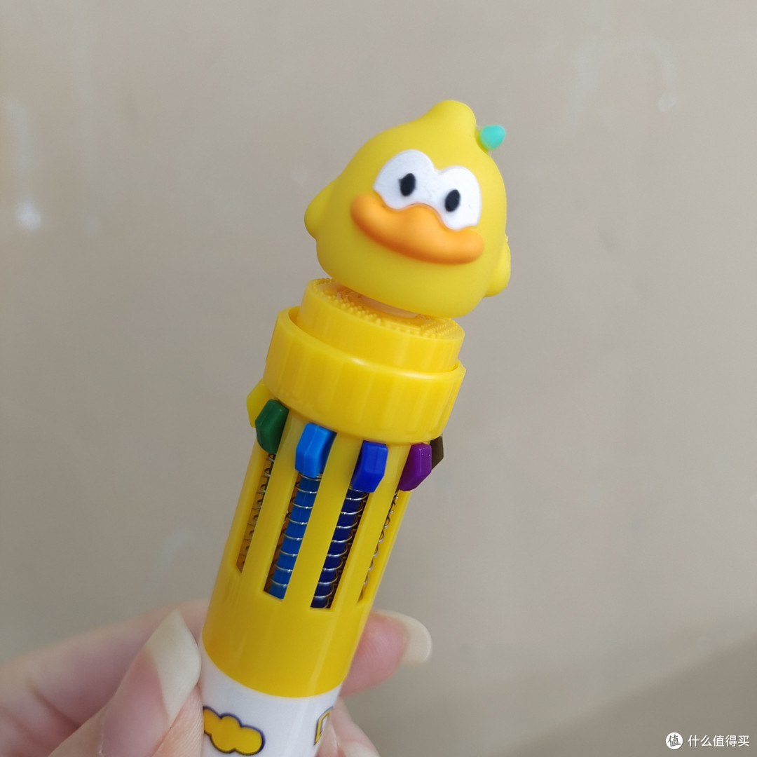 实用超强的多色按动笔 一只能顶十支强