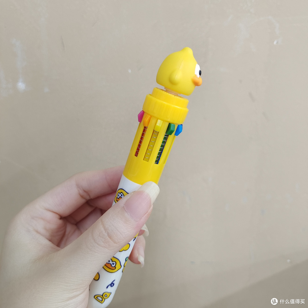 实用超强的多色按动笔 一只能顶十支强