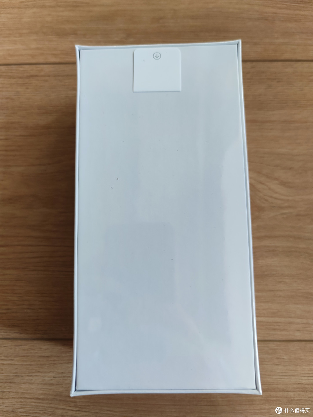 【背面照】增加了和苹果类似的标签,方便撕开塑封膜