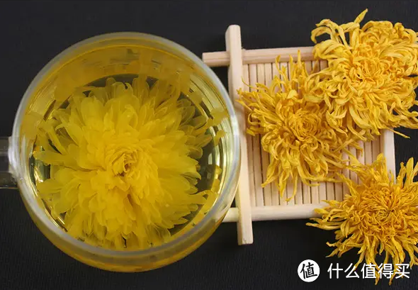 菊花只会泡着喝?不如学学这4种“神仙搭配”,甘甜好喝又下火
